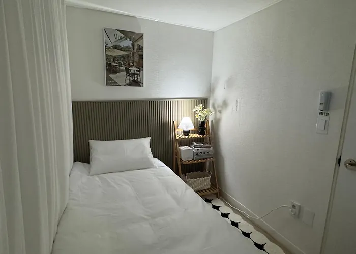 Hong-cho Sinchon Villa *